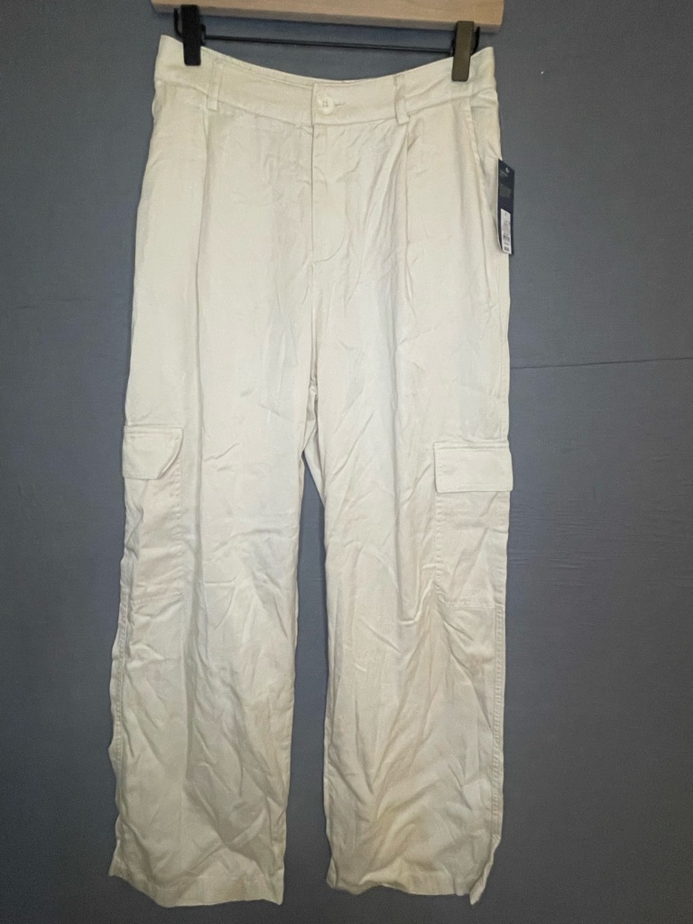 Universal Thread Women's High Rise Cargo Pants Cream Off-White NWT Size 4